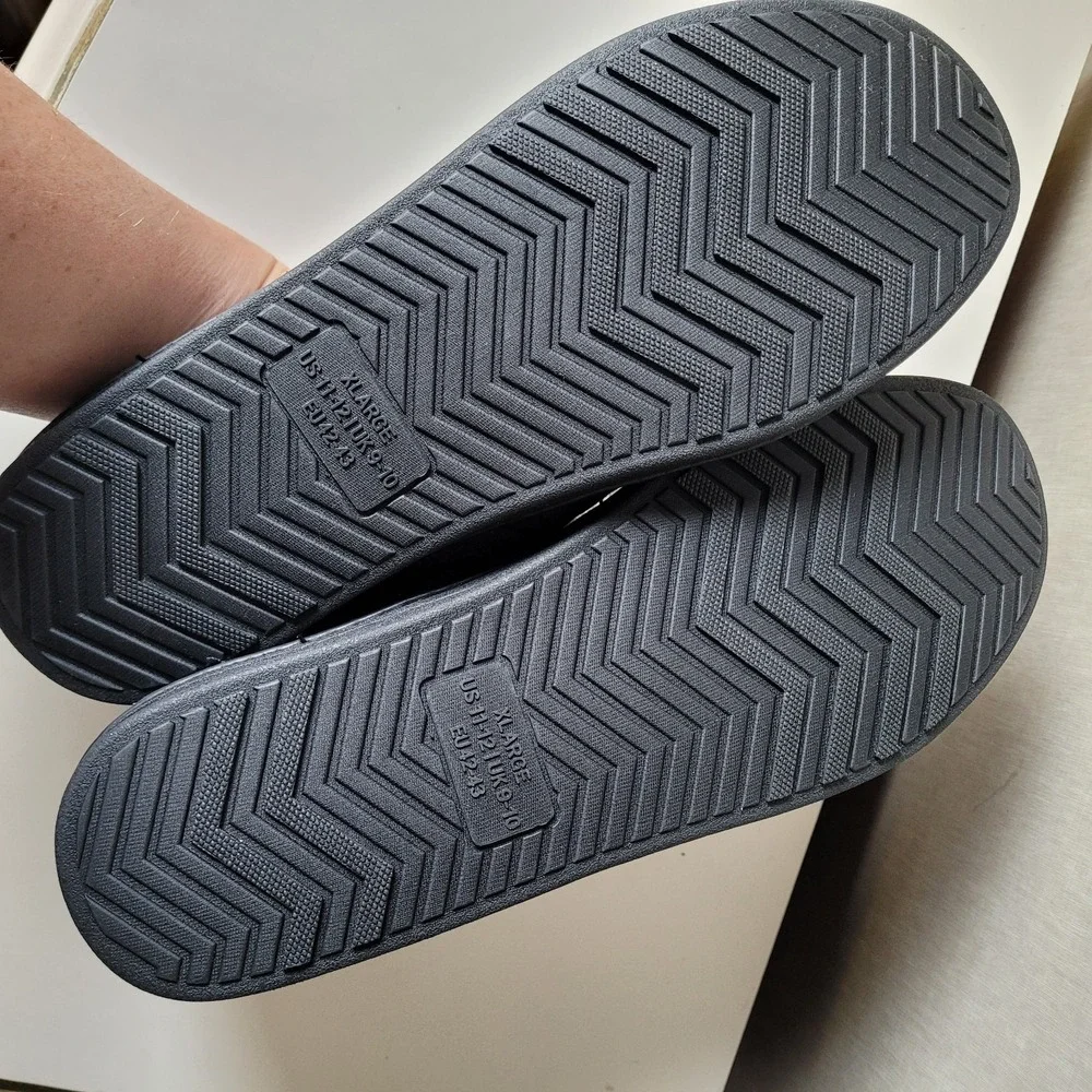 LongBay Men's Memory Foam Slippers Gray Chevron Quilted NWT Size XL 11-12